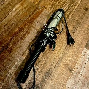This I a curling Iron